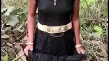 Cutie caught stripping naked outdoor for lover in quick Desi mms vid
