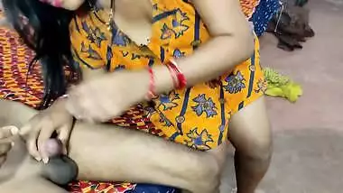 Palang Ke Niche Pasi Huyi Maa Ko Piche Se Chod Dala Bete Ne