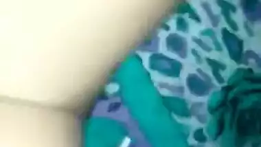 Indian teen sex video of a sexy 18 yr old girl with her BF