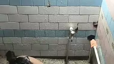 Chubby MILF bathing caught by neighbor viral MMS