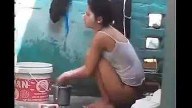 Non-professional cutie lets this guy bf watch as this babe takes a washroom outdoors