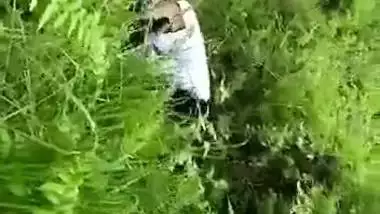 Catches a college couple fucking in an Indian outdoor sex