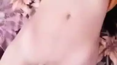 Desi wife is bonked with fingers by XXX pervert who makes MMS video