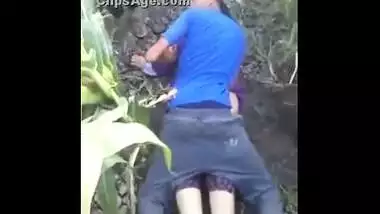 Hindisex video of a large ass bhabhi enjoying outdoor sex with her lovers