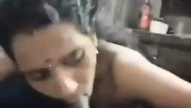 Srilankan girl outdoor sex with boyfriend after boob feed