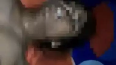 Desi video of MILF with shaved twat who lies on back during XXX sex