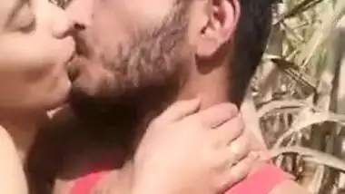 Indian kisses man who wants to see her XXX-shaped boobs outdoors