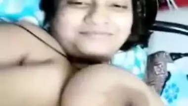 Exposing tits is the first XXX thing for the Indian to do after waking up