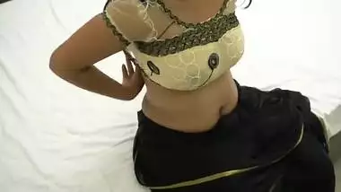 Loud-moaning Indian girl wants to record porn video and plays with tits