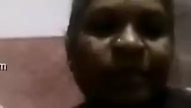 Today Exclusive -desi Aunty Shows Her Boobs To Lover On Video Call Part 2
