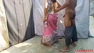 Bengali cougar in pink saree enjoys outdoor XXX sex with Desi man