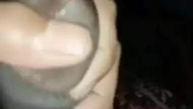 Desi MILF receives guy's XXX tool in mouth and sucks for MMS viewers