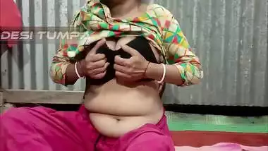 Desi Tumpa Bhabhi Show Her White Bigboobs And Creamy Tight Pussy When Her Husband Not In Room
