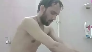Hot desi porn of a hot Bhabhi and devar from the bathroom