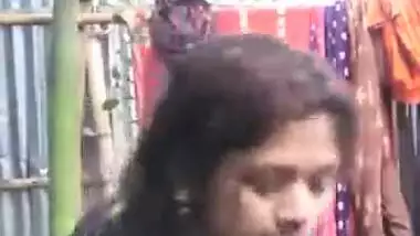 A girl records her desi Bangla sex MMS for her lover