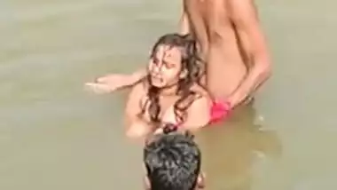 XXX video of Desi girl who flirts with a bunch of guys in a river