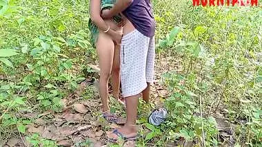Very Risky Sex, Nepali Bhabi Mujhko Jungle Le Gaya Aur Mera Godh Par Chad K Choda