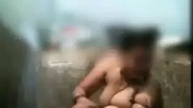 Kinky Indian chubby girl shows her boobs and pussy and makes her own nude MMS