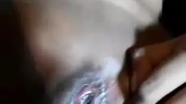 XXX show excites Indian performer who finishes it with fingers in muff