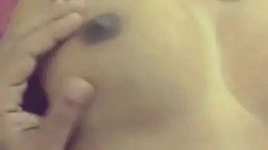 Sexual pervert manages to see Desi girl's tits and XXX orifice