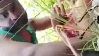 Beautiful Indian girl gets fucked XXX outdoors by her cute boyfriend MMS