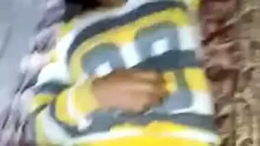 Desi whore in sari reveals pussy for bonking in self-made XXX video