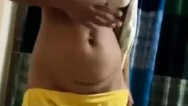 Today Exclusive- Desi Maid Strip Her Cloths And Showing Nude Body To House Owner