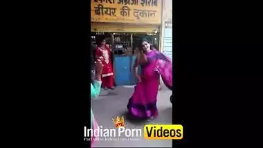 Indianpornvideos Exclusive : Desi street girls doing naughty act front of beer shop