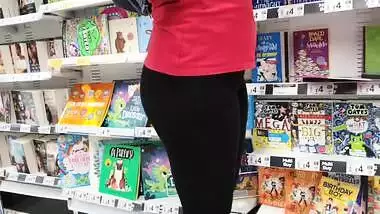 Candid Seethrough Spandex Leggings in the Supermarket Flashing Round Ass and Cameltoe