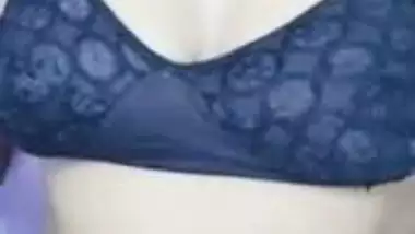 Stripchat young bhabhi showing topless body for money