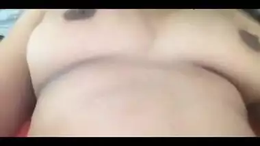 Desi lady self recording her boobs & pussy full hd: za.gl/1ftg6