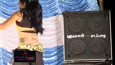 Dazzling Indian hottie performs amazing sex dance on the XXX stage