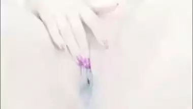 Pakistani Wife Taking Tomato Deep In Ass N Pussy Squriting Orgasm With Audio