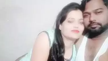 Pleasant Desi woman and the husband are going to act in XXX video