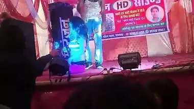 Desi hot girl stage dance very hot