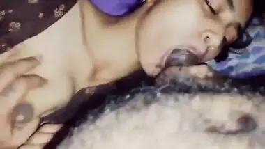 BF drills his 18 yr old GF’s pussy in an Indian teen sex video