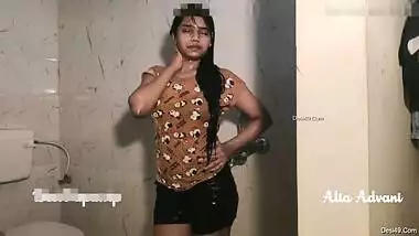 Desi girl gets all wet slowly taking off her clothes in XXX video
