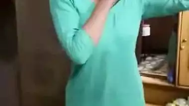 Sexy Desi Girl Strip Her Cloths and Showing Her Nude Body To Lover