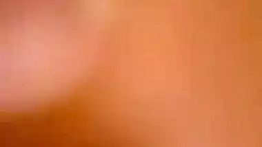 Indian girl nearly faints of pain as her boyfriend puts both his hands fully inside her pussy