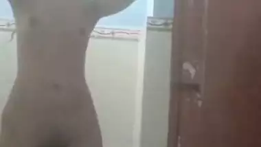 XXX video of Pakistani Desi wife who strips down at home on camera