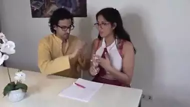Indian Bhabhi And Desi Bhabhi - Tutor Ne Kari Chudai Bacchi Ki Uske Ghar Par