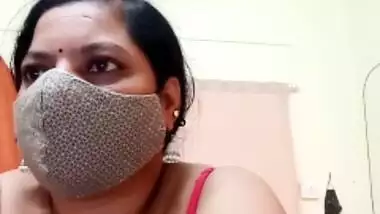 Marathi Divya Aunty Show His Big Ass And Nude Dance On The Camera
