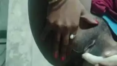 Sex toy is a good find and the Indian wench tests it right away