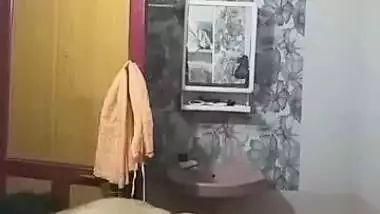 Tenant films voyeur porn video and the Desi landlady doesn't know it