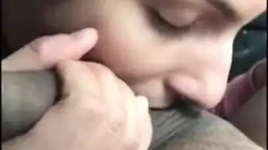 Sful Desi gal prepares BF for chudai by giving him XXX blowjob