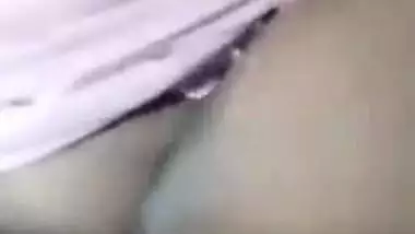 Camel-toe Desi pussy gets XXX fingered by horny babe for the cam