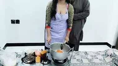 Pakistani Village Wife Fucked In Kitchen While She Is Cooking With Clear Hindi Audio