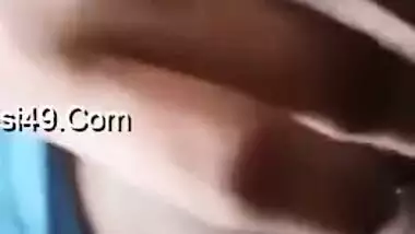 Desi exposes naked pussy without any sense of shame and touches it