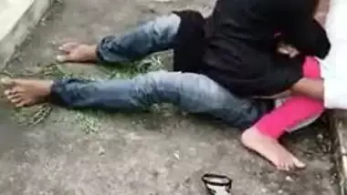 XXX voyeur finds Desi lovers fucking in the fresh air in MMS video