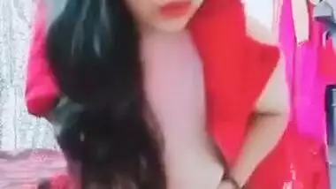 Hot XXX dance by the Desi girl with red lips and massive tits